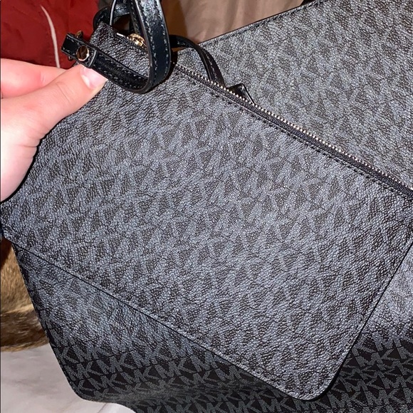 NWOT!! Michael Kors Tote - Picture 4 of 5